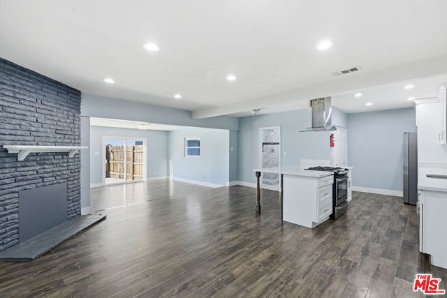 14141 Gault Street, Van Nuys, CA 91405