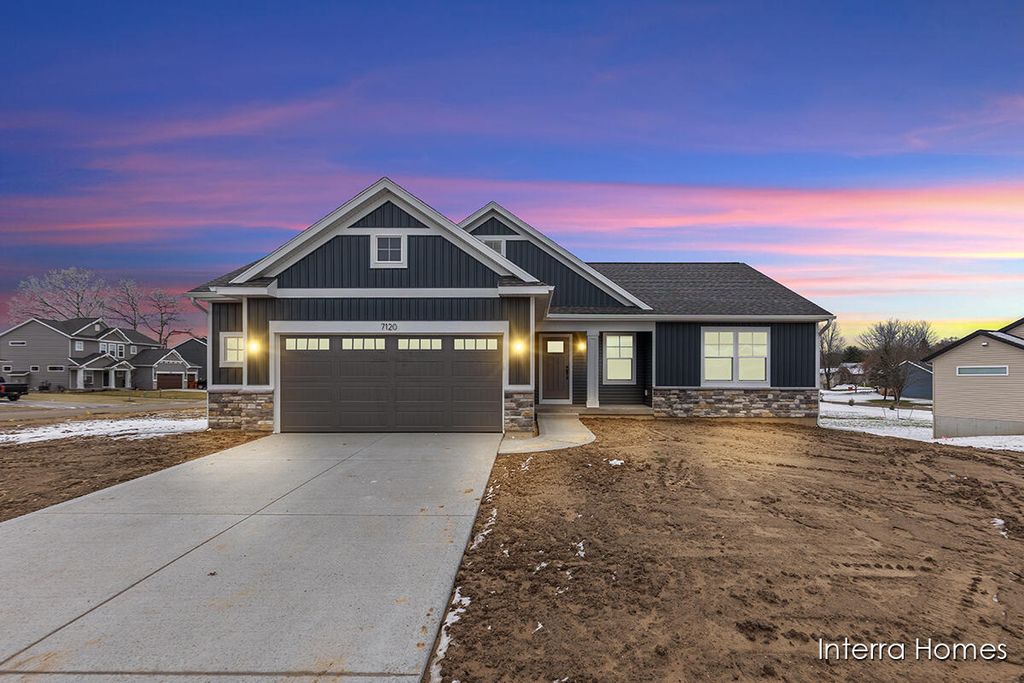 7120 Pinehurst Drive Ne, Cannon Twp, MI 49341