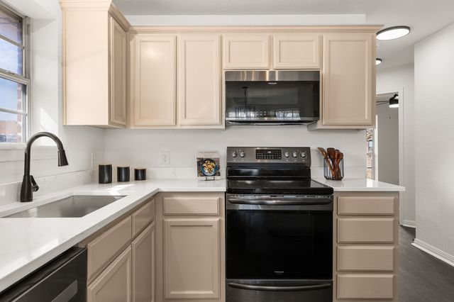 220 Broken Arrow Drive, Waco, TX 76705