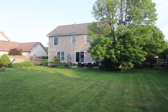 1900 Waverly Lane, Algonquin, IL 60102