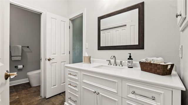 948 Upper Elgin River RD, Elgin, TX 78621