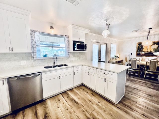550 Pompano Street, Bayou Vista, TX 77563