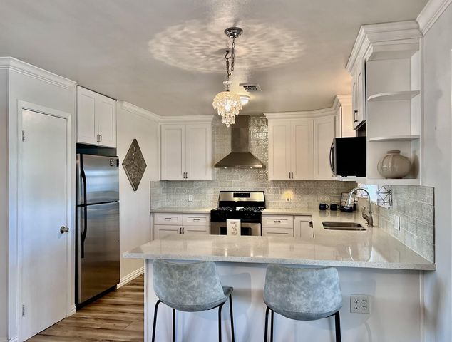 550 Pompano Street, Bayou Vista, TX 77563
