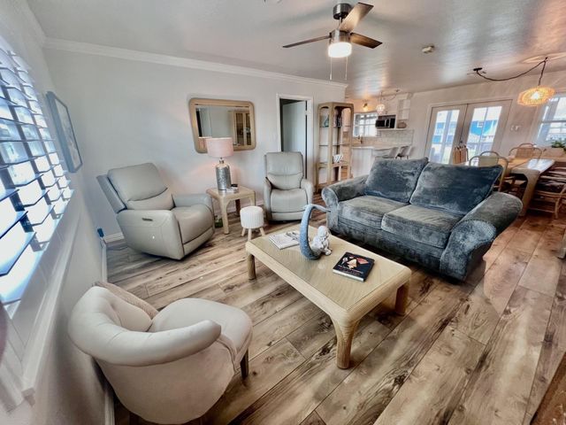 550 Pompano Street, Bayou Vista, TX 77563
