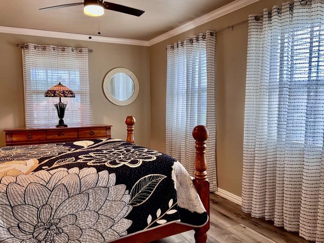 550 Pompano Street, Bayou Vista, TX 77563