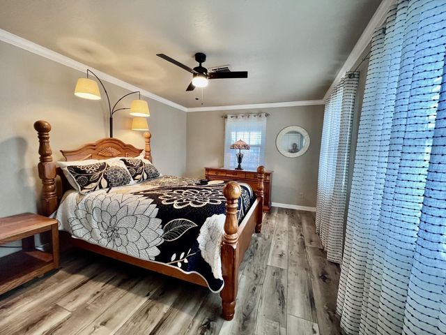 550 Pompano Street, Bayou Vista, TX 77563