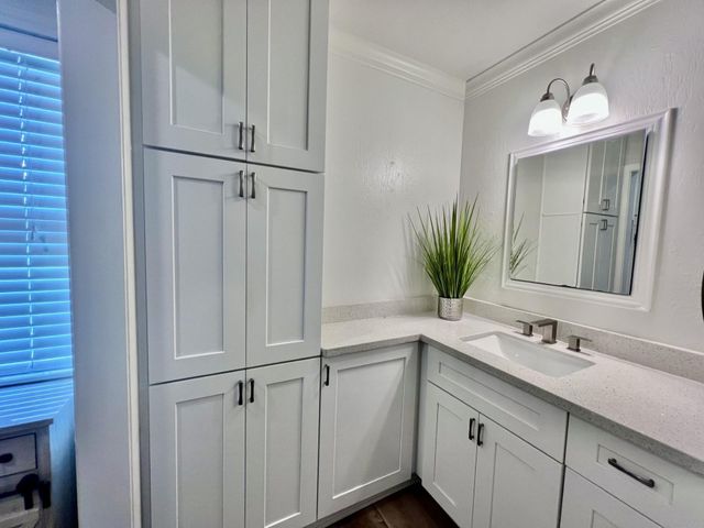 550 Pompano Street, Bayou Vista, TX 77563