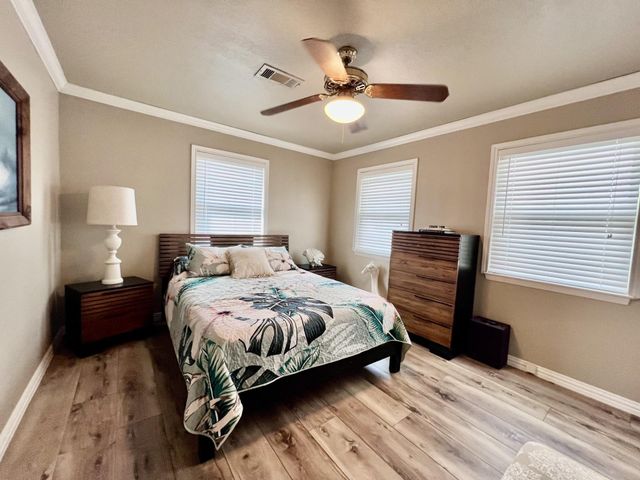 550 Pompano Street, Bayou Vista, TX 77563