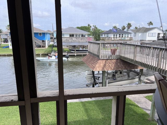 550 Pompano Street, Bayou Vista, TX 77563