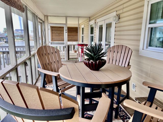 550 Pompano Street, Bayou Vista, TX 77563