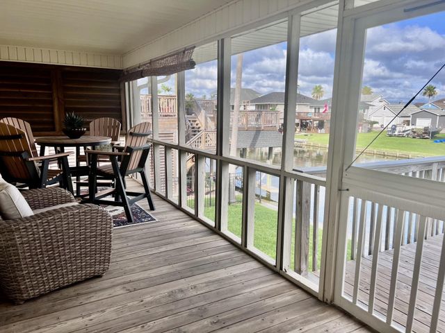 550 Pompano Street, Bayou Vista, TX 77563