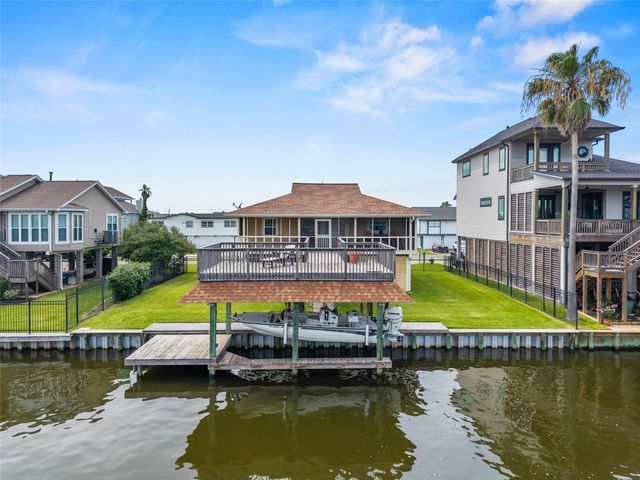550 Pompano Street, Bayou Vista, TX 77563