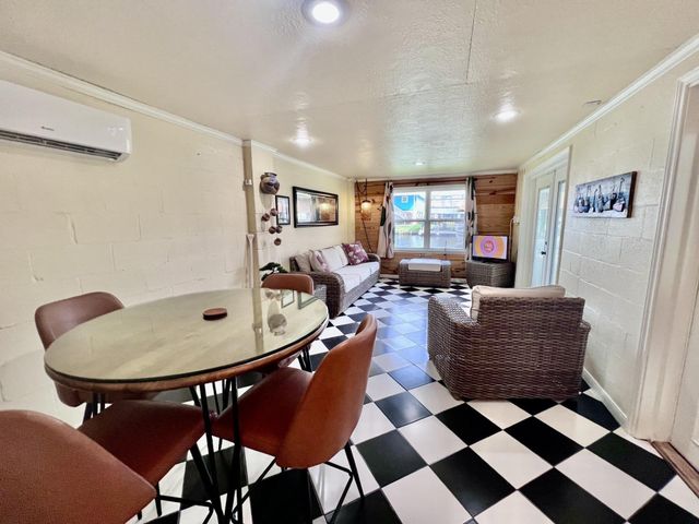 550 Pompano Street, Bayou Vista, TX 77563