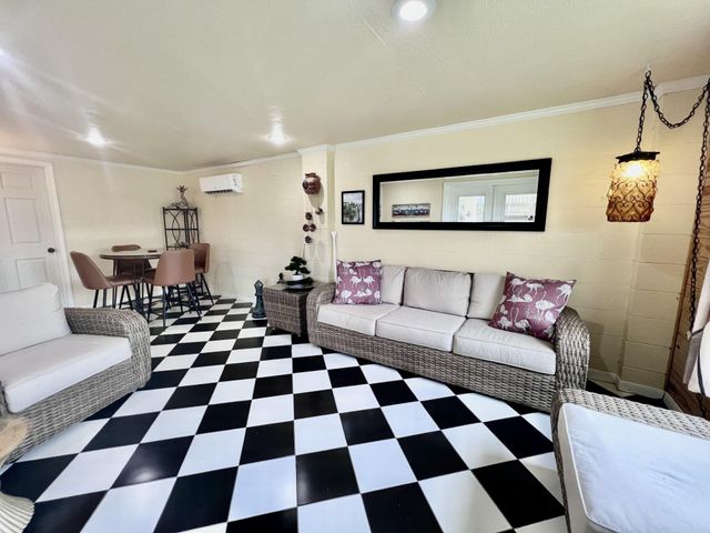 550 Pompano Street, Bayou Vista, TX 77563