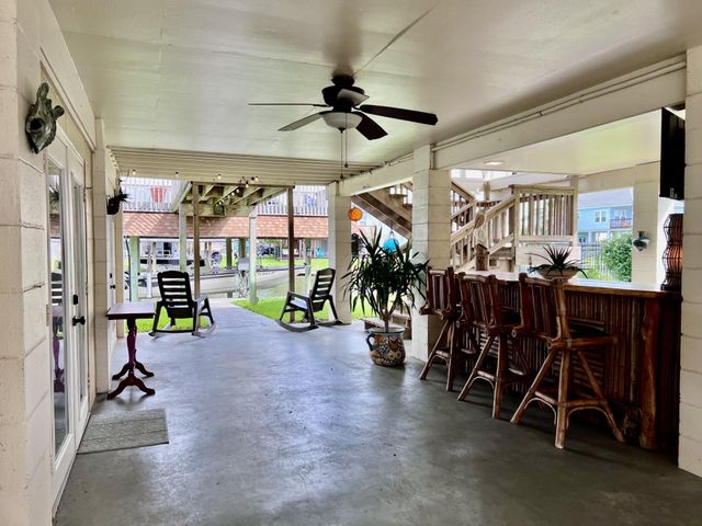 550 Pompano Street, Bayou Vista, TX 77563