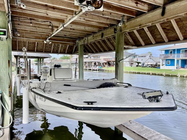 550 Pompano Street, Bayou Vista, TX 77563