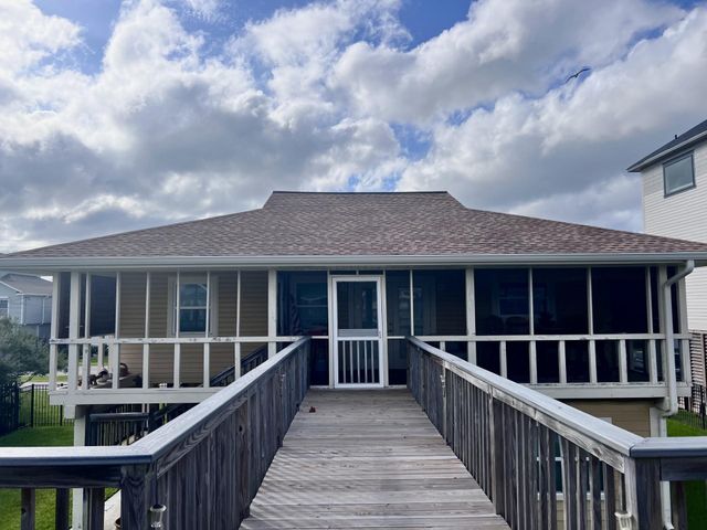 550 Pompano Street, Bayou Vista, TX 77563