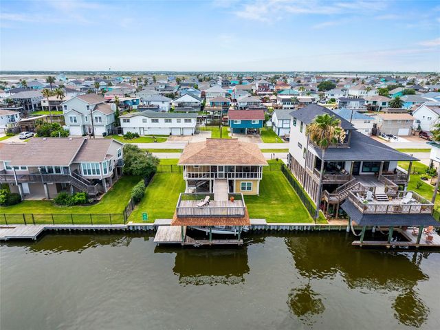 550 Pompano Street, Bayou Vista, TX 77563