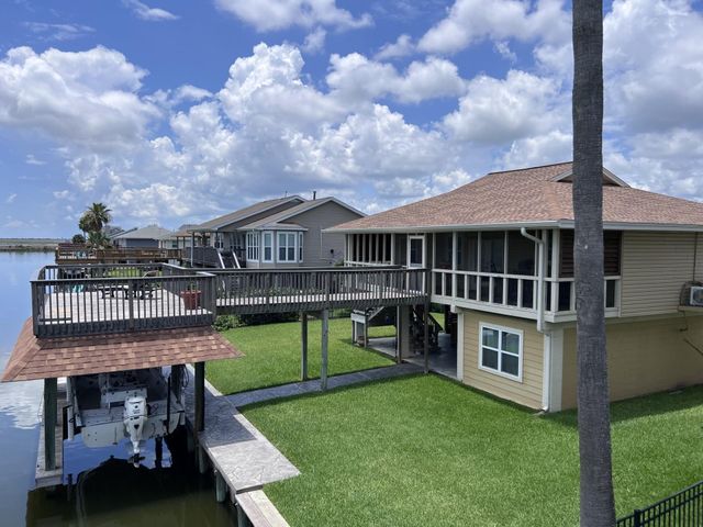 550 Pompano Street, Bayou Vista, TX 77563