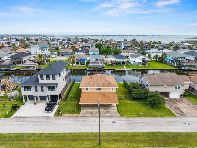 550 Pompano Street, Bayou Vista, TX 77563