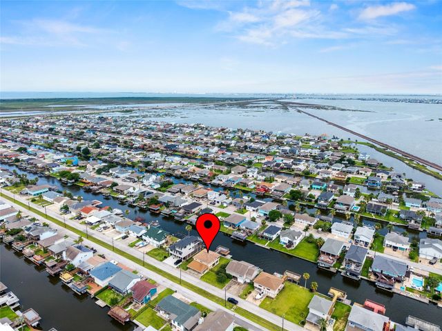 550 Pompano Street, Bayou Vista, TX 77563