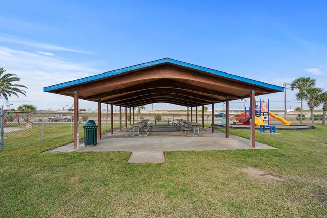 550 Pompano Street, Bayou Vista, TX 77563