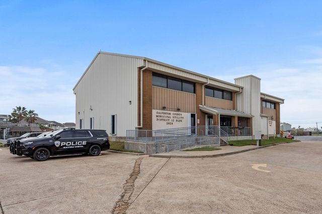 550 Pompano Street, Bayou Vista, TX 77563