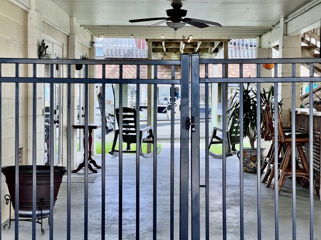 550 Pompano Street, Bayou Vista, TX 77563
