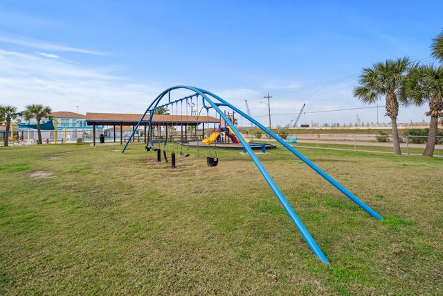 550 Pompano Street, Bayou Vista, TX 77563