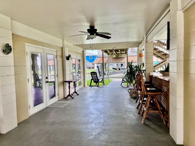 550 Pompano Street, Bayou Vista, TX 77563