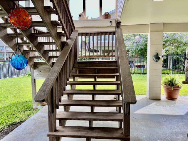 550 Pompano Street, Bayou Vista, TX 77563