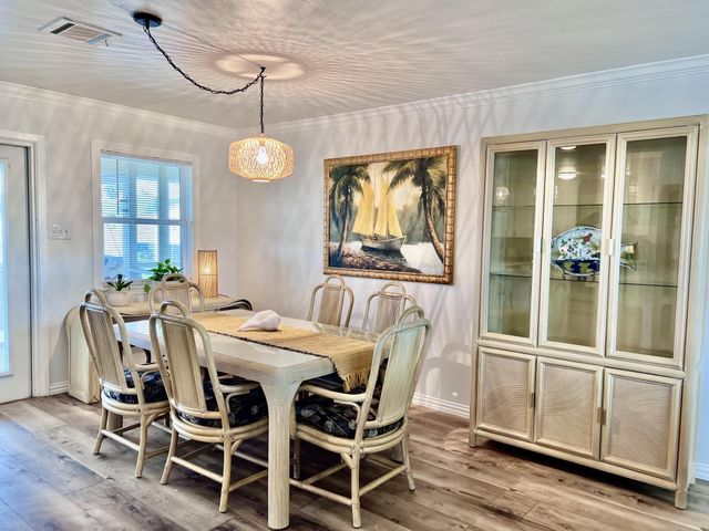 550 Pompano Street, Bayou Vista, TX 77563
