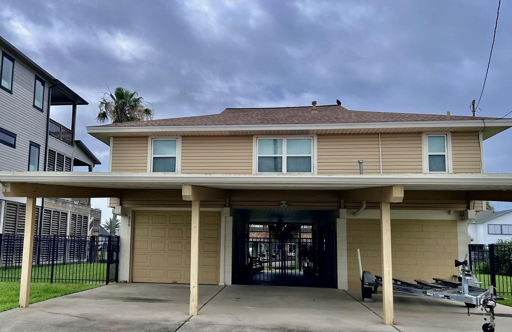 550 Pompano Street, Bayou Vista, TX 77563