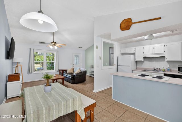 315 Tangle Oaks Court SE, Belville, NC 28451