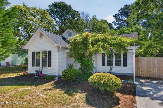 315 Tangle Oaks Court SE, Belville, NC 28451