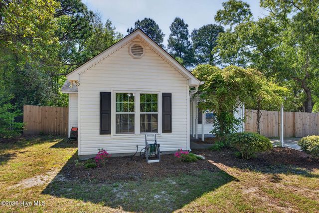 315 Tangle Oaks Court SE, Belville, NC 28451