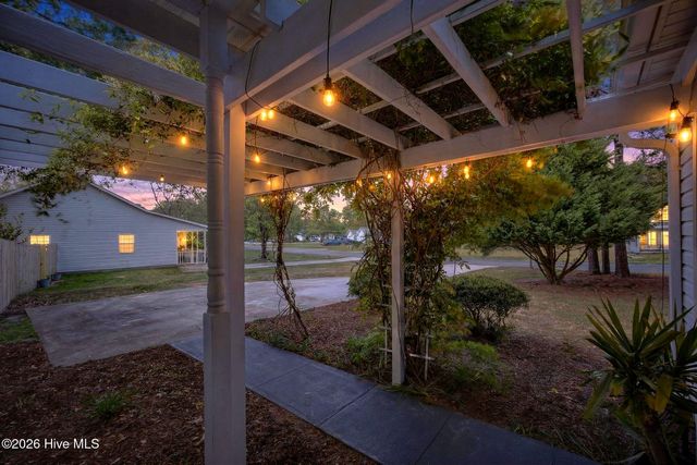 315 Tangle Oaks Court SE, Belville, NC 28451
