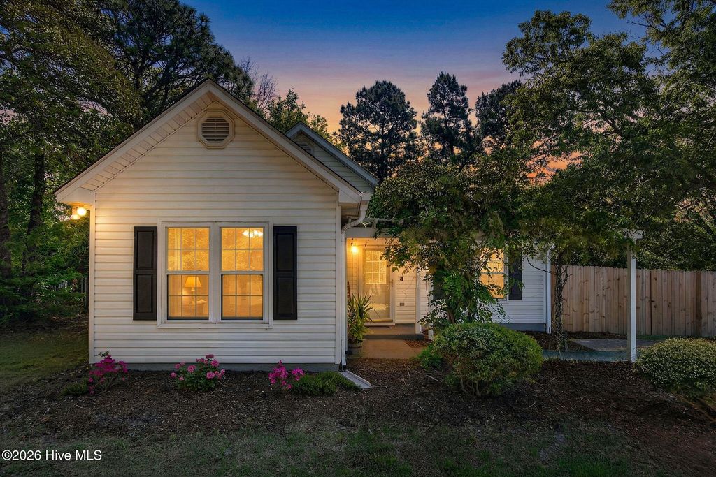 315 Tangle Oaks Court SE, Belville, NC 28451