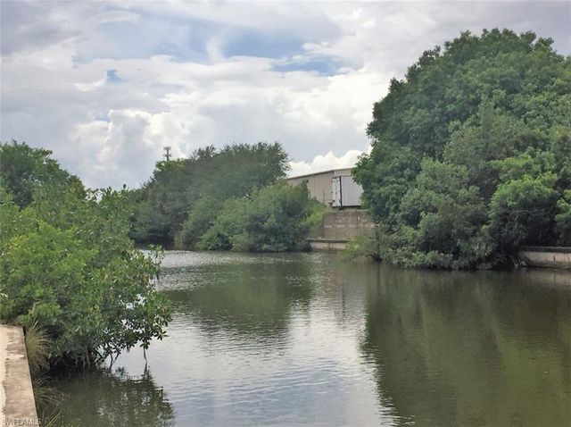 1421 SE 10th TER, Cape Coral, FL 33990