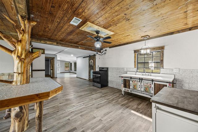 577 County Road 138 E, Jasper, TX 75951