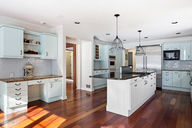 6 Beacon Hill Drive, Saratoga Springs, NY 12866