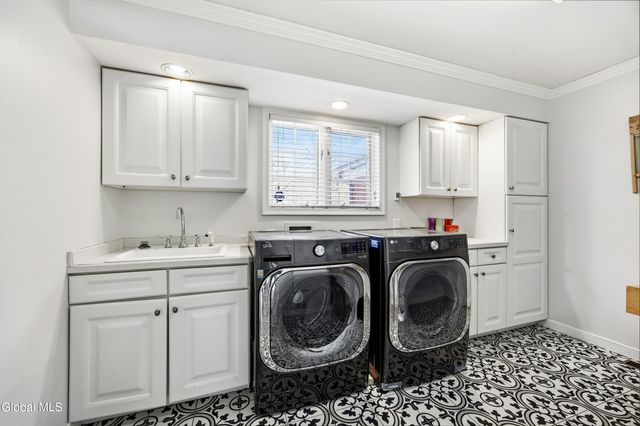 6 Beacon Hill Drive, Saratoga Springs, NY 12866