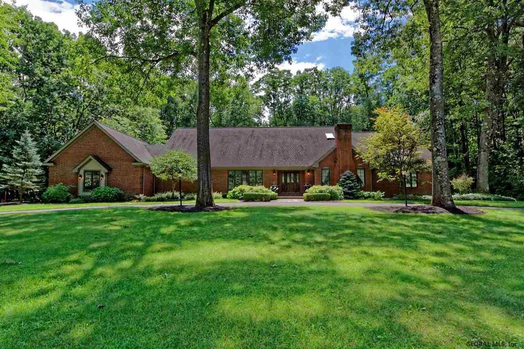 6 Beacon Hill Drive, Saratoga Springs, NY 12866