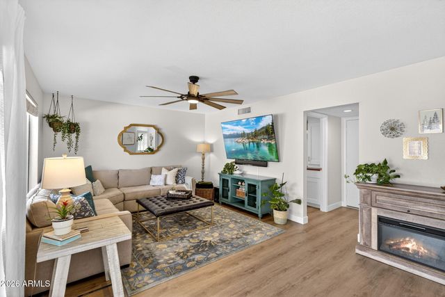 4314 E AMBERWOOD Drive, Phoenix, AZ 85048