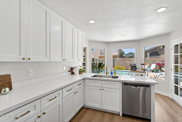 4314 E AMBERWOOD Drive, Phoenix, AZ 85048