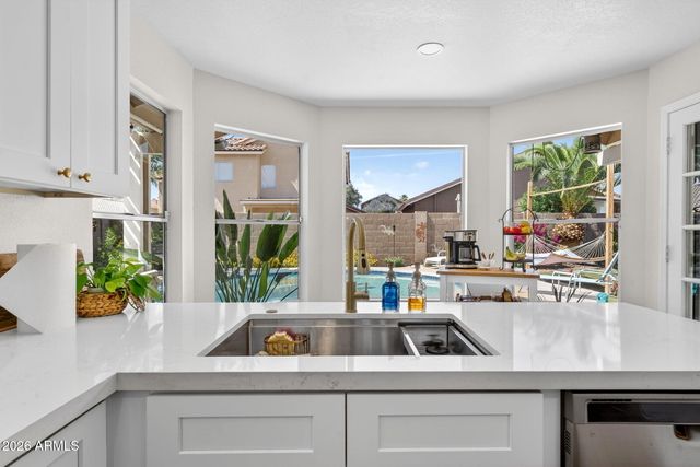 4314 E AMBERWOOD Drive, Phoenix, AZ 85048