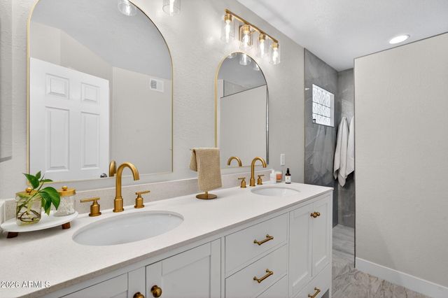 4314 E AMBERWOOD Drive, Phoenix, AZ 85048