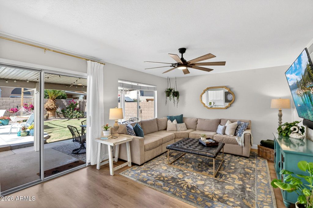 Image 13 of property listing at 4314 E AMBERWOOD Drive, Phoenix, AZ 85048