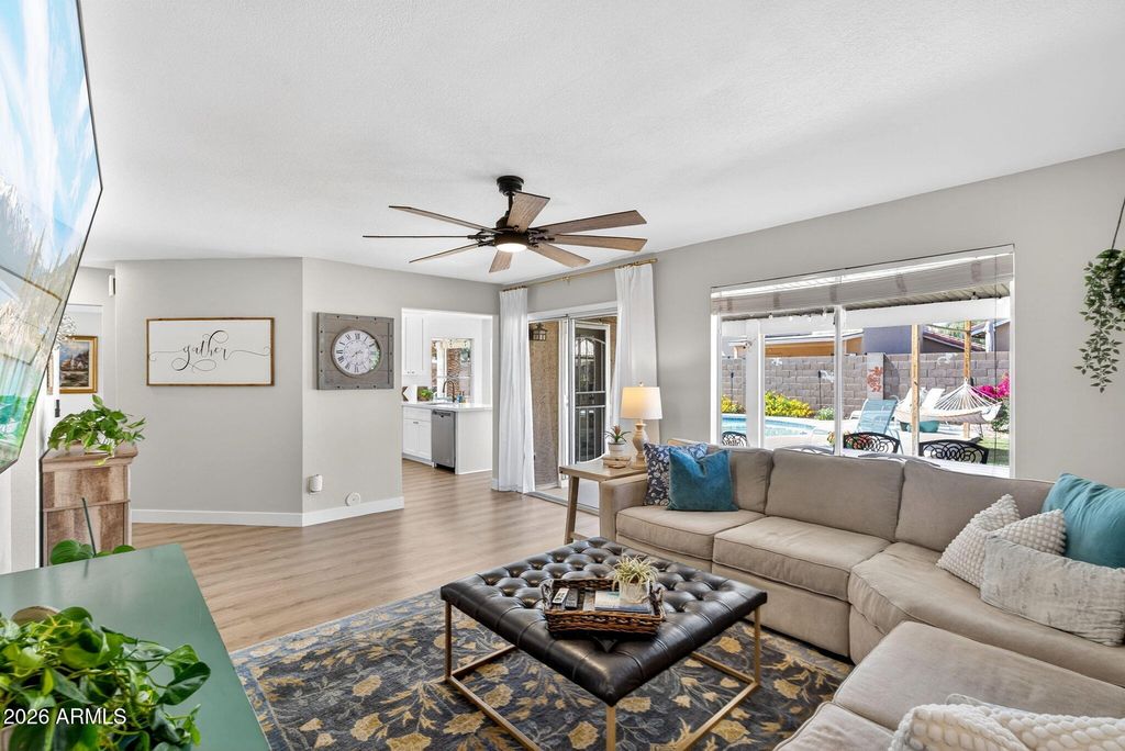Image 14 of property listing at 4314 E AMBERWOOD Drive, Phoenix, AZ 85048
