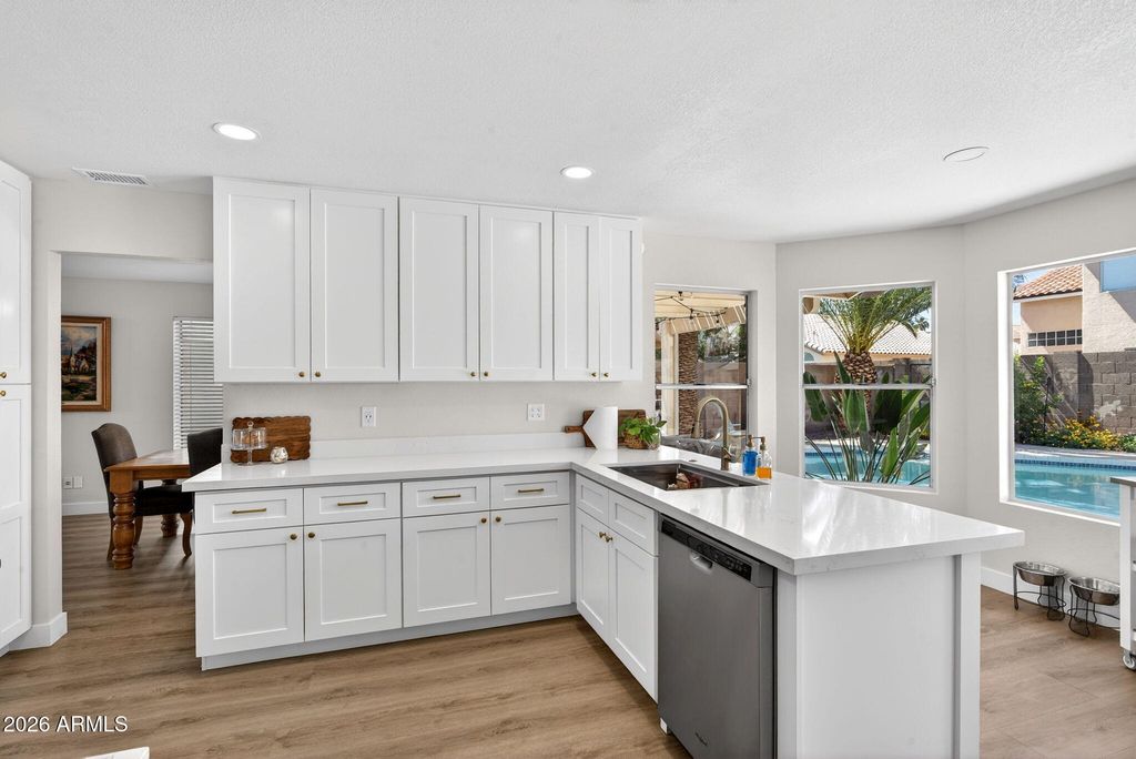 Image 17 of property listing at 4314 E AMBERWOOD Drive, Phoenix, AZ 85048
